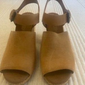 Toms Woman's Suede Nubuck Espadrille Wedge - Never Worn